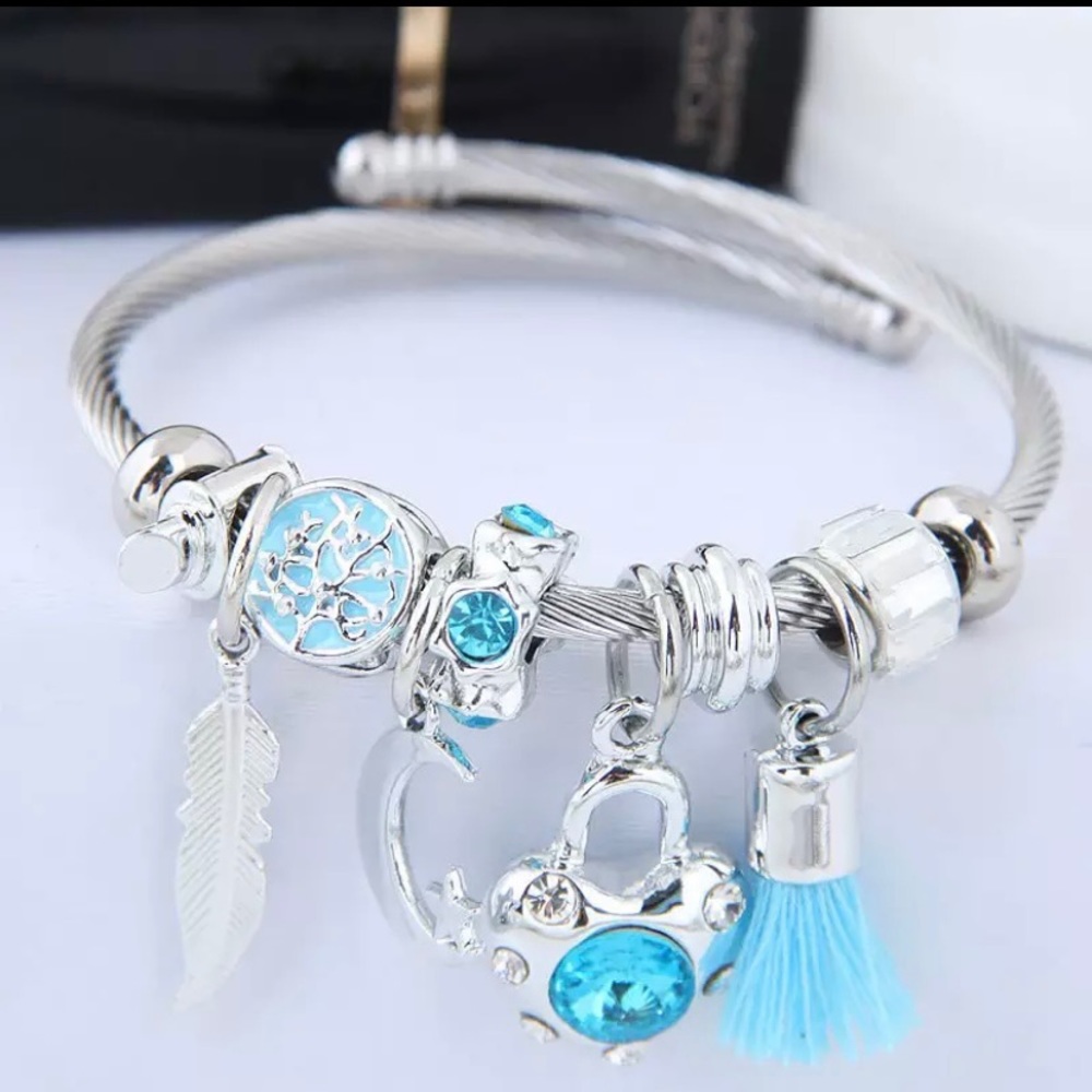 Hearty feather blue charm bracelet